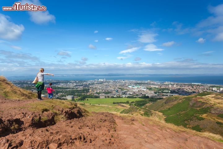 Immagine Trekking a Edimburgo: la passeggiata fino al belvedere dell'Arthu's Seat di Edimburgo - © Ivica Drusany / Shutterstock.com