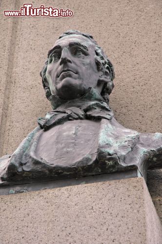 Immagine Il busto del presidente americano John Tyler. Siamo nel Hollywood Forever cemetery. Qui venne sepolto il 10° presidente degli Stati Uniti - © Carolyn M Carpenter / Shutterstock.com