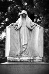 Inquietante statua all'interno del cimitero di Hollywood - © Jeff Satterthwaite / Shutterstock.com