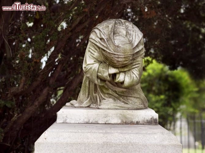 Immagine Un particolare dell'Hollywood Forever, il cimitero di Los Angeles - © Jeff Satterthwaite / Shutterstock.com