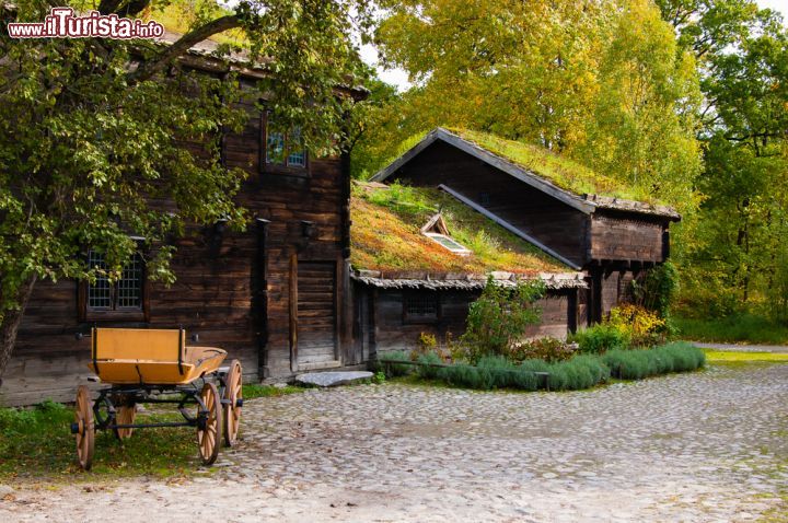 Immagine Uno scorcio delle storiche case del villaggio Skansen a Stoccolma, in Svezia - © Roman Vukolov / Shutterstock.com
