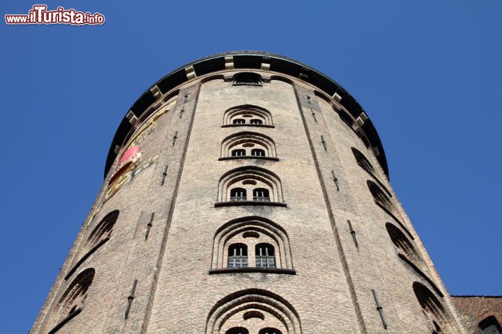 Immagine La slanciata silouette della Torra rotonda di Copenhagen - © Tupungato / Shutterstock.com