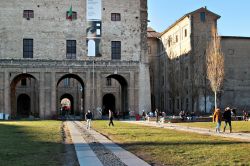 Il Palazzo della Pilotta è la sede della Galleria Nazionale di Parma e del Museo Archeologico di Parma. Al suo interno si trova anche il Teatro Farnese - © iryna1 / Shutterstock.com ...