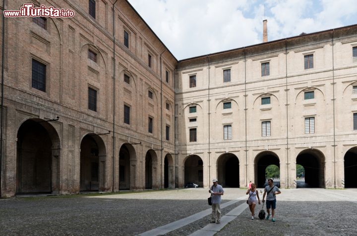 Immagine Interno del Palazzo della Pilotta dove di trova la Galleria Nazionale di Parma- © Valeri Potapova / Shutterstock.com