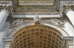 Dettaglio del grande Arco della Pace al Parco Sempione di Milano - © iolya / Shutterstock.com