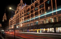 Shopping di Natale ad Harrods. L'edificio ...