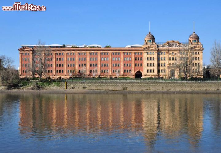 Immagine L'antico Harrods Furniture Depository, oggi riconverito in appartamenti - © Ron Ellis / Shutterstock.com