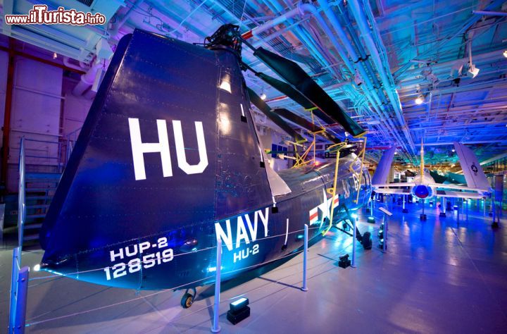 Immagine La visita all'Intrepid Museum di New York City  consente di vedere da vicino i principali mezzi - © Keith Sherwood / Shutterstock.com