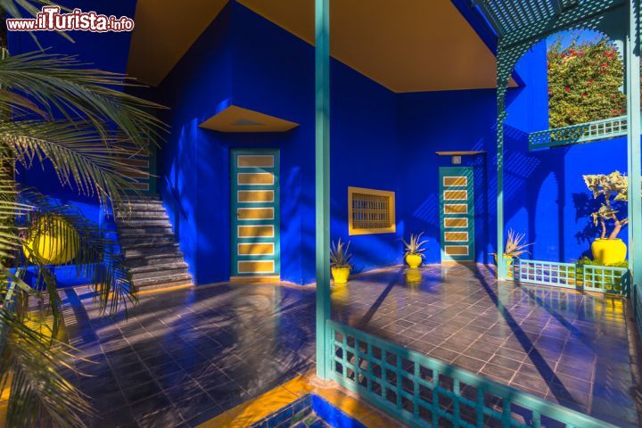 Immagine Lo Studio Majorelle oggi ospita in massima parte un museo dedicato alla cultura islamica berbera oltre che ad esporre  delle collezioni private di Pierre Bergé e Yves Saint Laurent, che acquisirano il sito negli anni '80. Siamo nel centro di Marrakech, a nord-ovest della medina - © Alexander A.Trofimov / Shutterstock.com