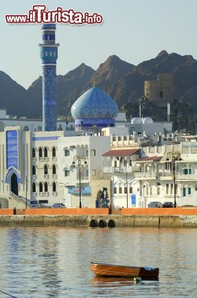 Moschea e minareto a Muscat - Copyright Ufficio del Turismo del Sultanato dell'Oman
