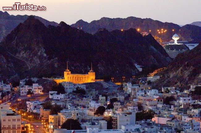 Muscat al tramonto - Copyright Ufficio del Turismo del Sultanato dell'Oman