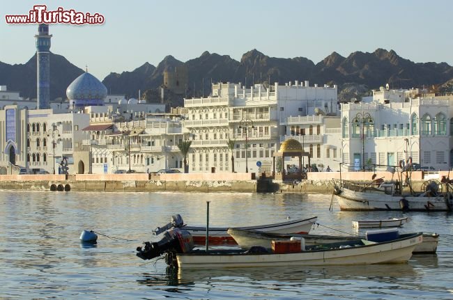 Muscat vista dal Golfo dell'Oman - Copyright Ufficio del Turismo del Sultanato dell'Oman