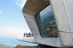 Particolare della struttura avveniristica del museo Messner a Plan de Corones