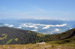 Il panorama che si gode dal museo MMM di Plan de Corones verso la Val Pusteria