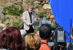 Reinhold Messner durante l'inaugurazione del museo di Plan de Corones