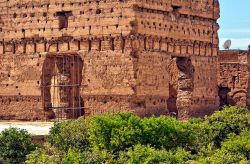 Un tempo ricoperte da pregiati marmi anche spoglie le mura del Palazzo el Badi possiedono ancora una grande fscino - © OPIS Zagreb / Shutterstock.com