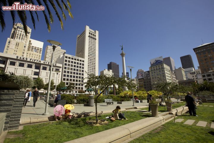 Immagine Fondata nel 1850, ma ricostruita dopo il terremoto del 1906, Union Square rappresenta il centro culturale e turistico di San Francisco, la seconda città della California