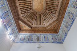 I ricchi soffitti del Museo di Marrakech, Marocco ...