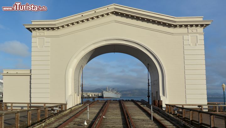 Immagine I detenuti destinati ad Alcatraz- avevano quest vista dell'isola prima di imbarcarsi da San Francisco per il carcere di massima sicurezza - © ChameleonsEye / Shutterstock.com