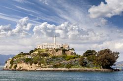 L'isola maledetta di Alcatraz, dove fu operativo un celebre penitenziario di massima sicurezza - © Maciej Bledowski / Shutterstock.com
