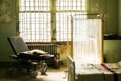 Un particolare delle prigioni di Alcatraz, in California - © Lynn Y / Shutterstock.com