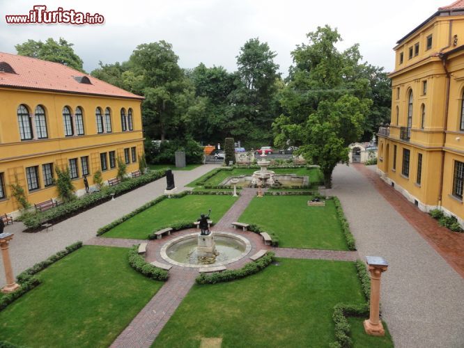 Immagine Giardino interno della villa Lenbachhaus che ospita l'omonimo museo di Monaco