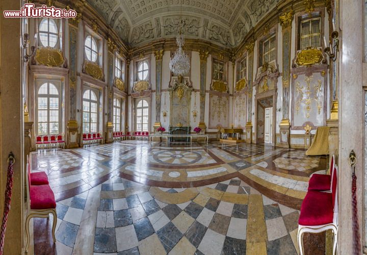 Immagine Marmi e stucchi in un salone della Residenza di Salisburgo- © Anibal Trejo / Shutterstock.com