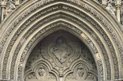 Il portale gotico d'ingresso alla Cattedrale di Sant'Egidio a Edimburgo - © givi585 / Shutterstock.com