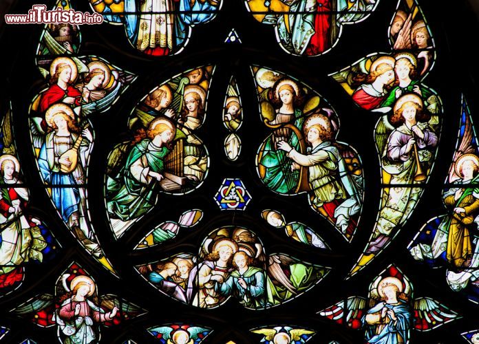 Immagine Le vetrate di St. Giles sono una delle attrazioni di Edimburgo - © Photoprofi30 / Shutterstock.com