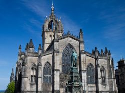 Royal Mile, Edimburgo: la facciata gotica della Cattedrale di Sant'Egidio (St. Giles) - © Circumnavigation / Shutterstock.com