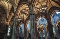 Un dettaglio delle navate gotiche della Cattedrale di St Giles ad Edimburgo - © M.V. Photography / Shutterstock.com 