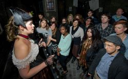 Visitatori al London Dungeon, Londra - E' ...