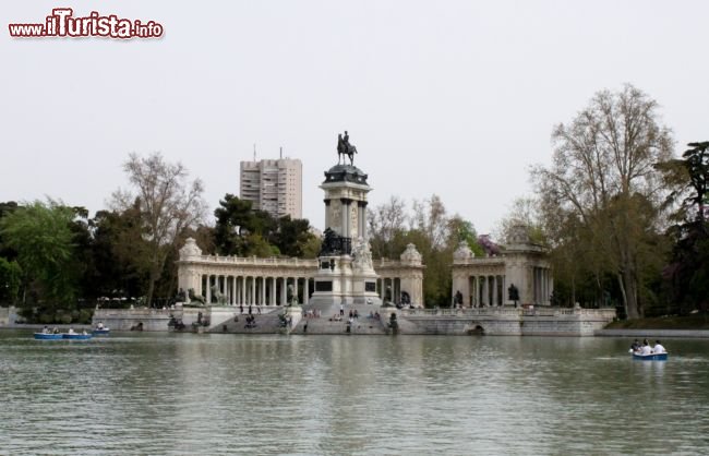 Lago del Parco del Buen Retiro