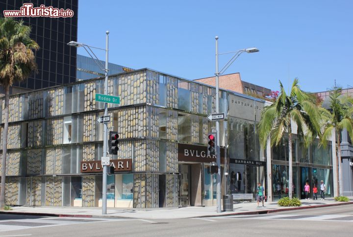 Immagine Negozio di Bulgari: ci trovamo sulla Rodeo Drive una delle vie più eleganti di Beverly Hills - © Greta Gabaglio / Shutterstock.com
