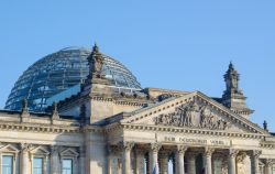 La sede del Parlamento Tedesco è il Reichstag, una delle tappe obbligate di una visita a Berlino - © pavel dudek / Shutterstock.com