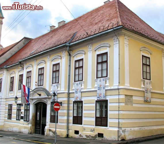Immagine Il Museo Croato di Arte Naïve (Hrvatski muzej naivne umjetnosti) è stato il primo museo del genere naif ad essere stato aperto nel mondo - © Suradnik13 -  CC BY-SA 4.0 - Wikimedia Commons.