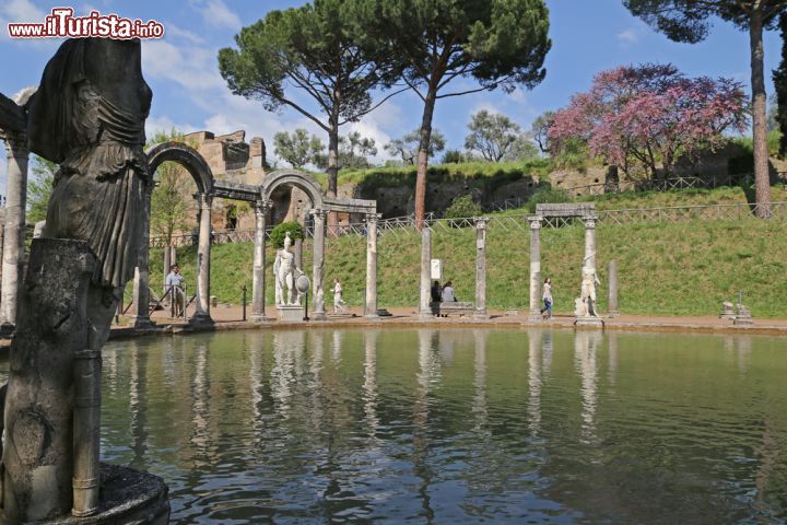 Immagine Lo specchio d'acqua del Canopo di Villa Adriana a Tivoli- © trotalo / Shutterstock.com