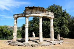 Resti di un antico colonnato a Villa Adriana, Tivoli - © Valeria73 / Shutterstock.com