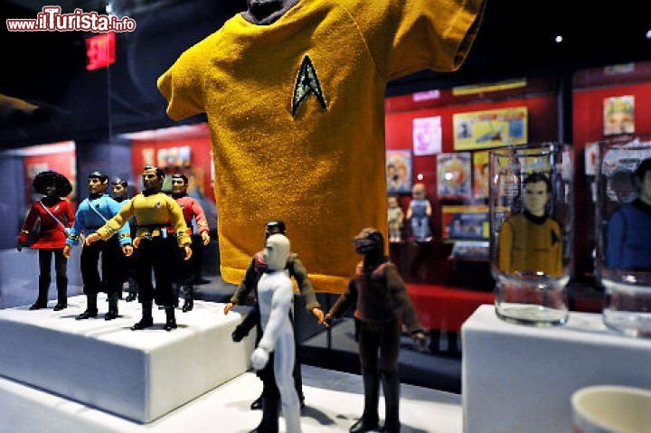 Immagine Cimeli di Star Trek al Museum of Moving Image, New York - Fra gli oggetti esposti al pubblico nello spazio espositivo di circa 15 mila piedi del museo di New York vi sono anche cimeli della serie televisiva Star Trek ideata nel 1966 da Gene Roddenberry © Museum of the Moving Image