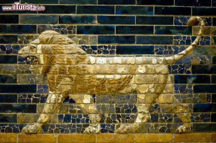 Immagine Leone porta di Babilonia al Pergamon Museum di Berlino - © Robert Jakatics / Shutterstock.com