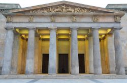 Facciata classica edificio del Pergamon Museum di Berlino- © Whatafoto / Shutterstock.com