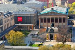 Fotografia aerea dell''isola dei musei di Berlino che include anche il Pergamonmuseum - © Lucian Milasan / Shutterstock.com 