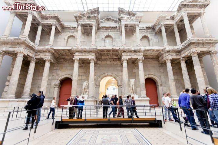 Immagine Porta del Mercato di Mileto, siamo al Pergamon Museum di Berlino - © vvoe / Shutterstock.com