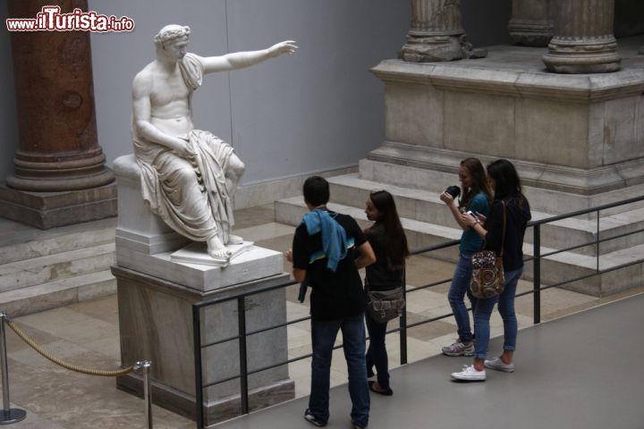 Immagine Una statua ellenistica al Pergamon Museum di Berlino - © 360b / Shutterstock.com