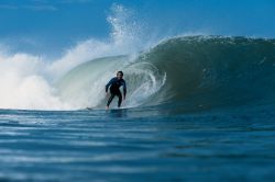 Surf a Playa Lobitos (Piura)  Gonzalo Barandiarn ...