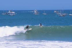 Surf a Cabo Blanco, Piura.  Walter Hupi / PromPer ...