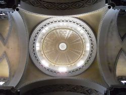 L'interno della Basilica Ursiana, la cupola della cattedrale della Resurrezione di Nostro Signore Ges Cristo, il Duomo di Ravenna - © Pufui Pc Pifpef I - CC BY-SA 4.0 - Wikimedia ...