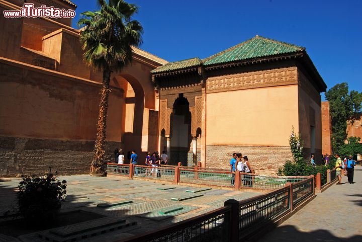 Immagine Il mausoleo delle tombe saadiane a Marrakech in Marocco: questo sito, nascosto al mondo per più di 200 anni, venne riscoperto casualmente durante una ricognizione aerea nel 1917, durante la dominazione francese del Marocco - © Amra Pasic / Shutterstock.com