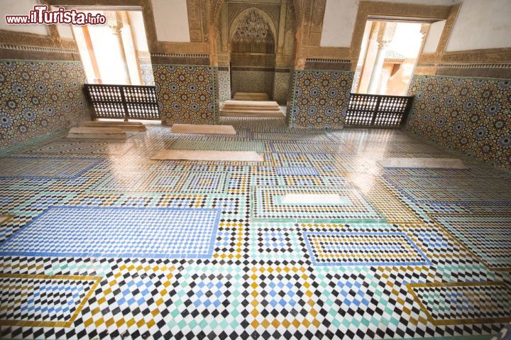 Immagine Pavimento decorato nel mausoleo delle Tombe Saadiane Marocco - © The Visual Explorer / Shutterstock.com