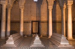 Colonnato alle Tombe Saadiane a sud della Medina di Marrakesh, in Marocco- © Stephane Bidouze  / Shutterstock.com